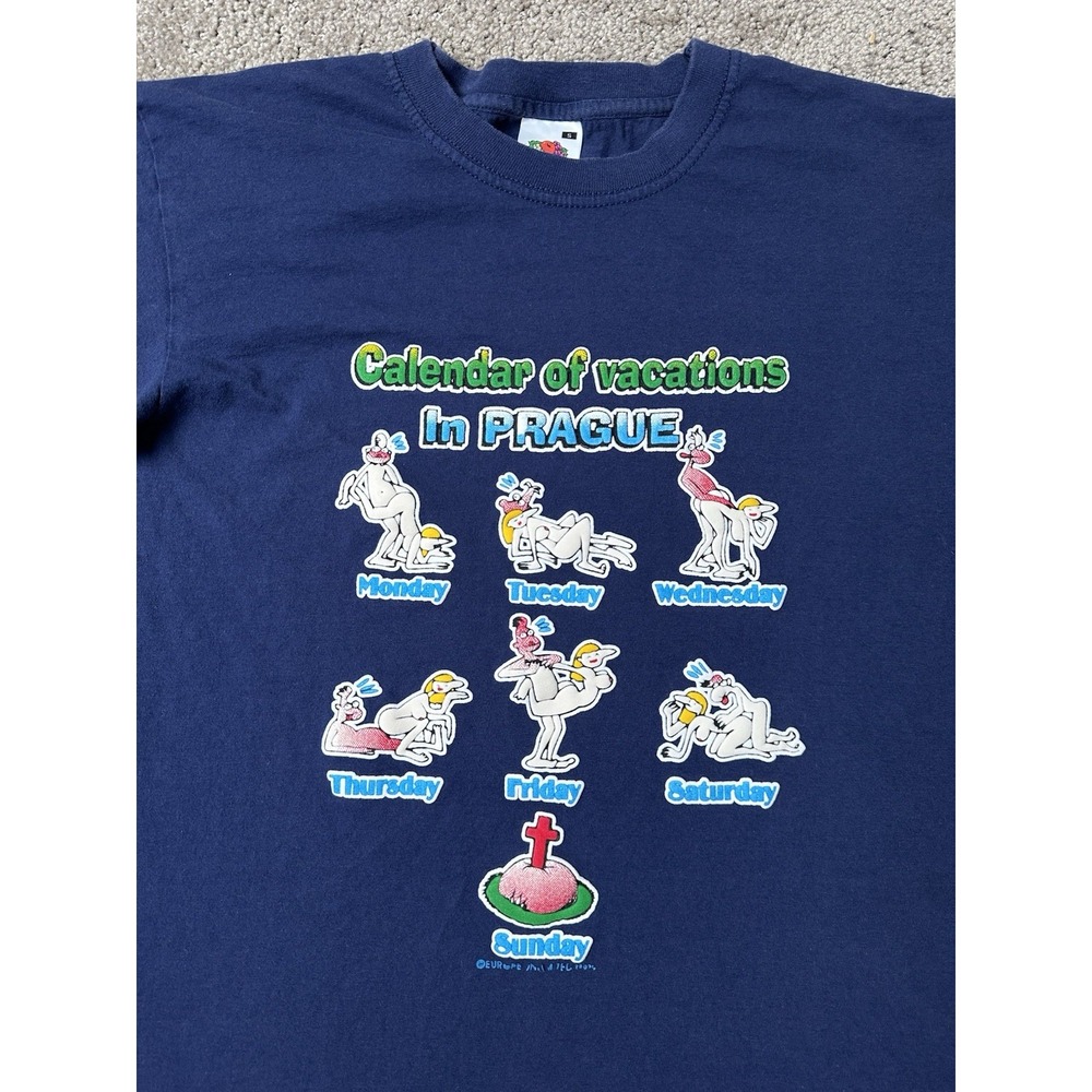 Vintage Mens Tshitr Calendar of vacations lo PRAGUE Europe 00' Streetwear Size S - Picture 2 of 8